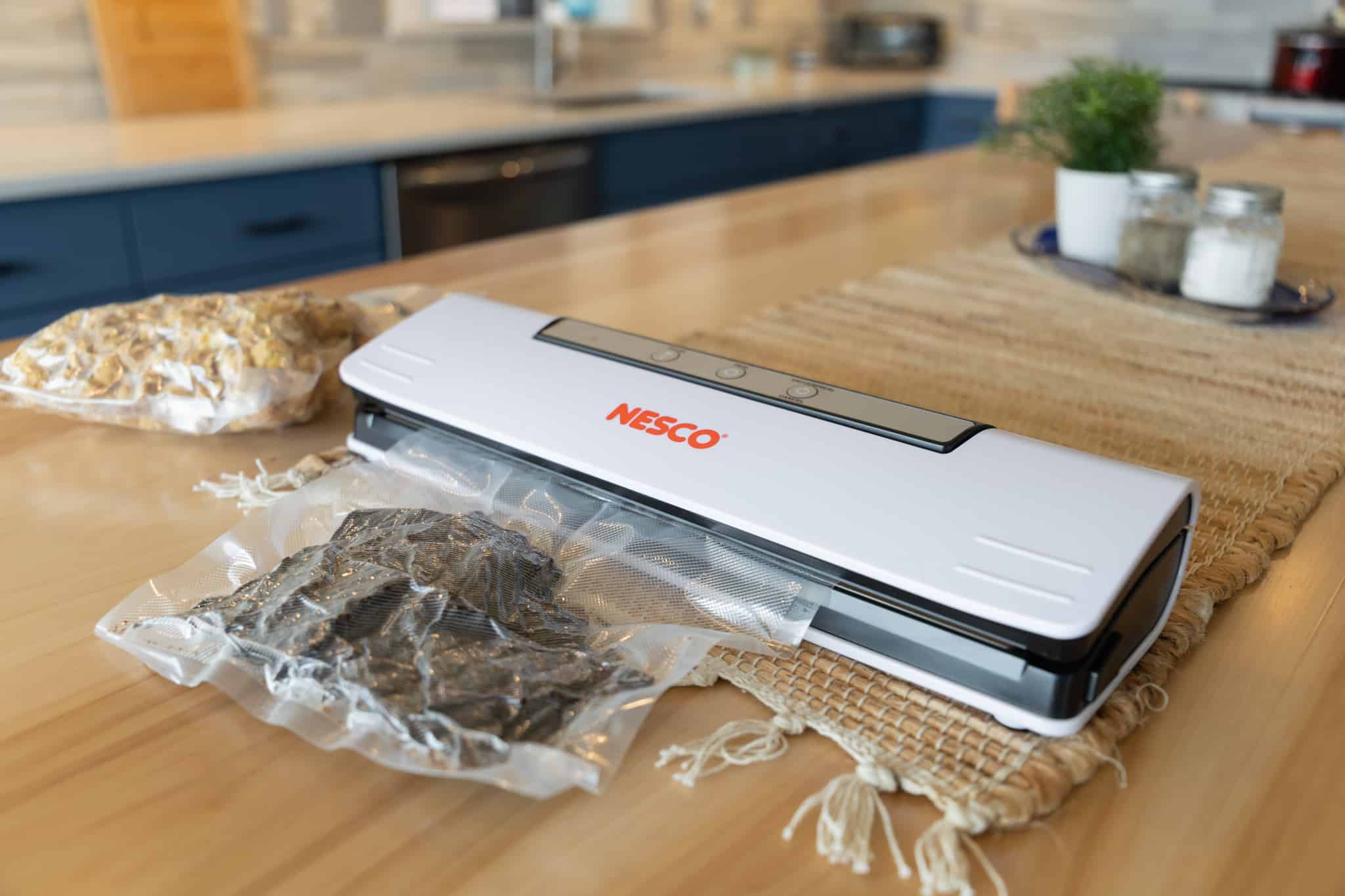 Nesco VSS-01 Vacuum Sealer with Digital Scale