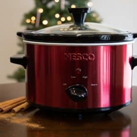 Nesco SC-150R 1.5-Quart Oval Slow Cooker (Metallic Red)