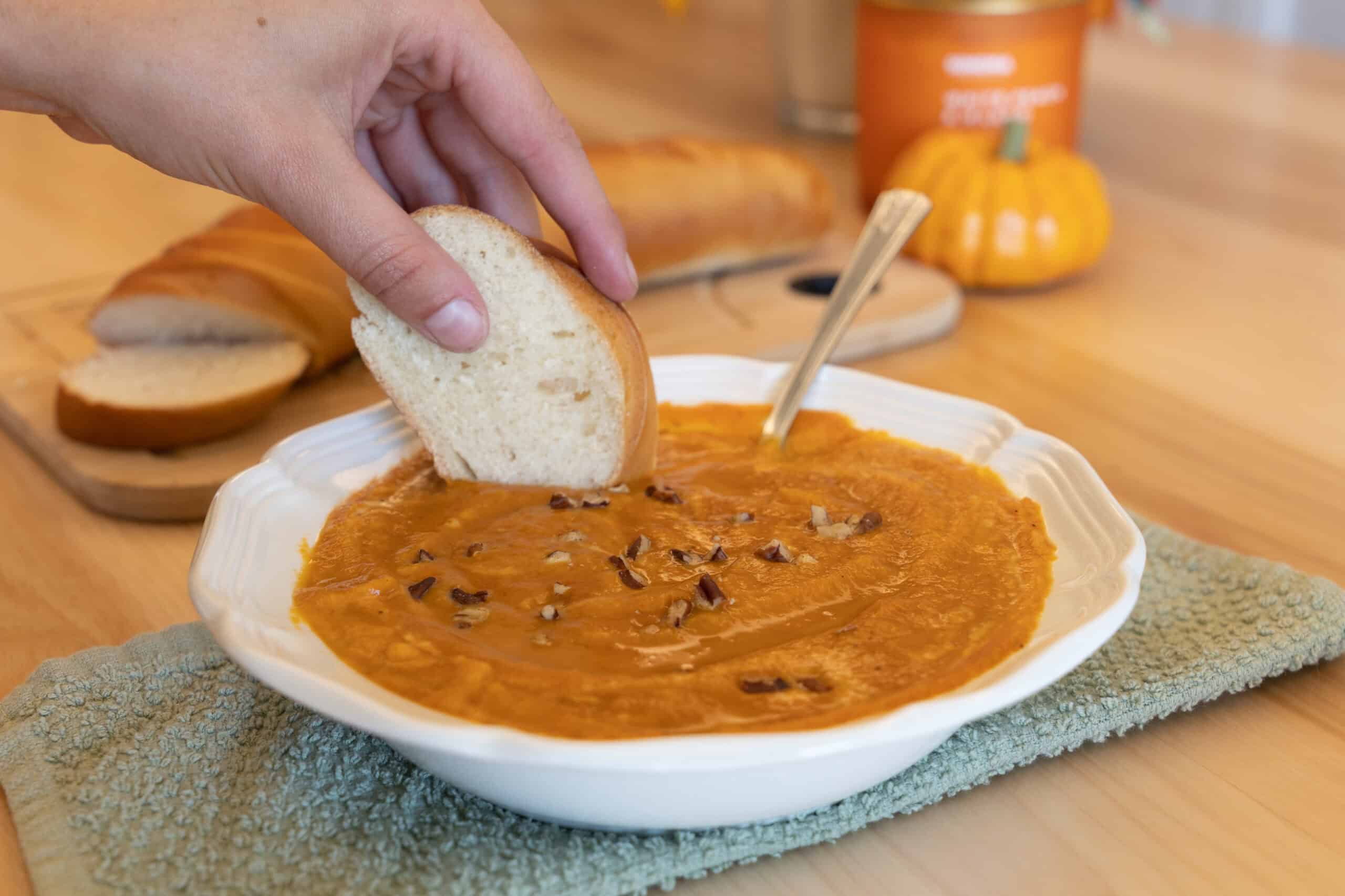 Read more about the article Slow Cooker Pumpkin Soup