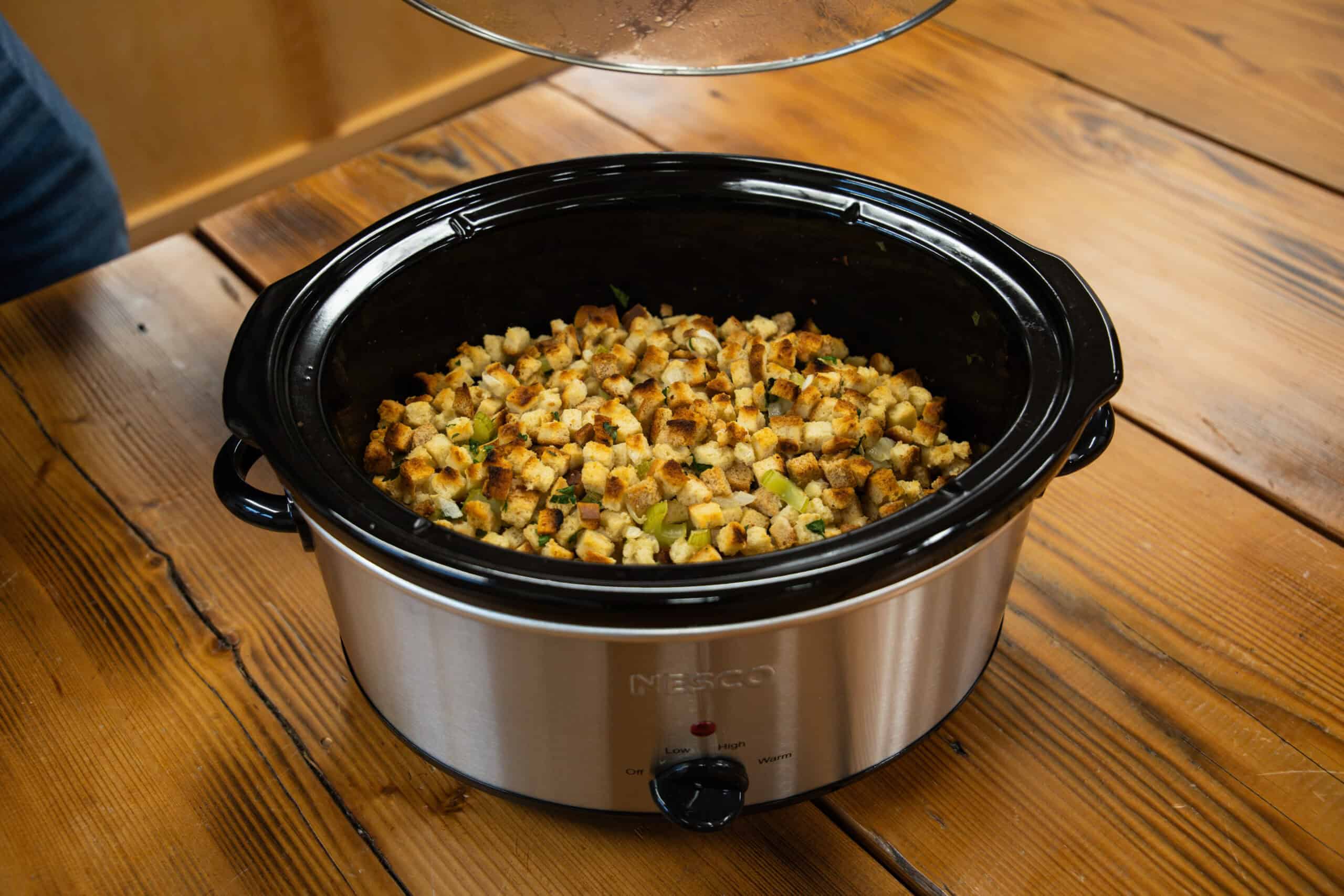 Read more about the article Slow Cooker Thanksgiving Stuffing